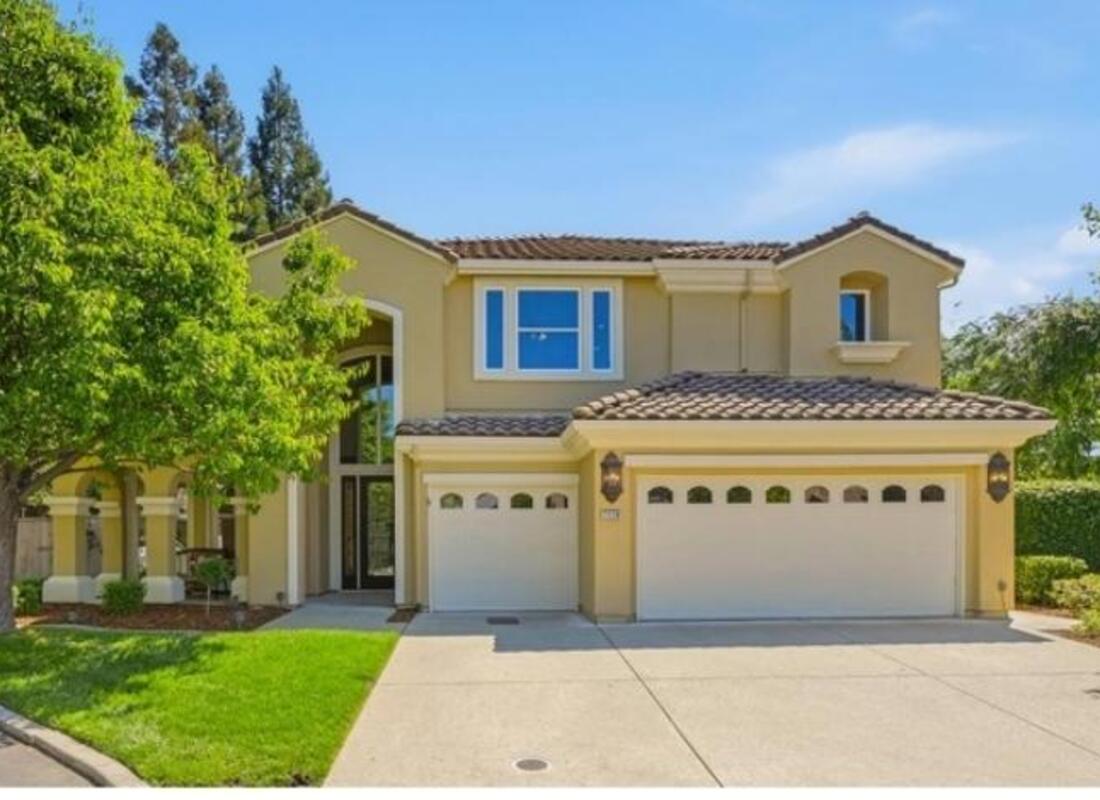 Luxury golf course home exterior at 2228 Belvedere Circle in Roseville CA